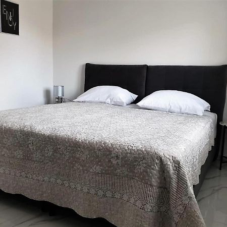 Premium Apartments Adore Novalja Eksteriør bilde