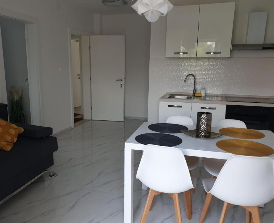 Premium Apartments Adore Novalja Eksteriør bilde